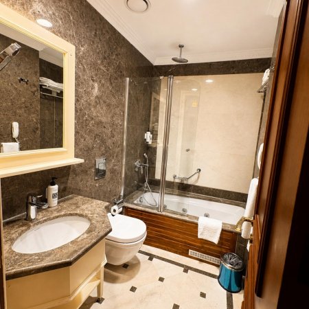 bathroom_1192.jpg